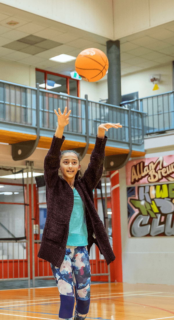 Sideimage Girlthrowingbasketball